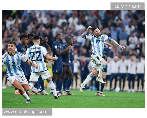 历年足球巨星风采回顾 从贝利到梅西的辉煌历程与成就分析