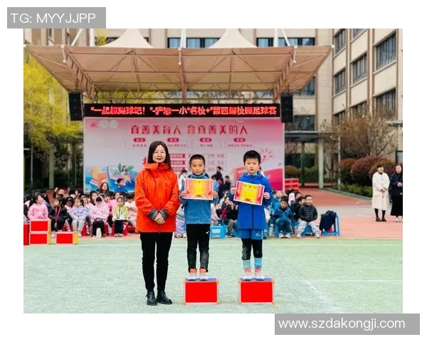 足球巨星与孩子们的温馨时光：家庭、梦想与未来的传承